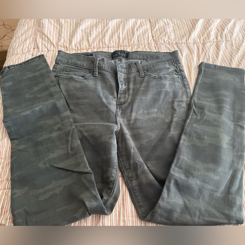 Lucky Brand Gray Camouflage Skinny Pants